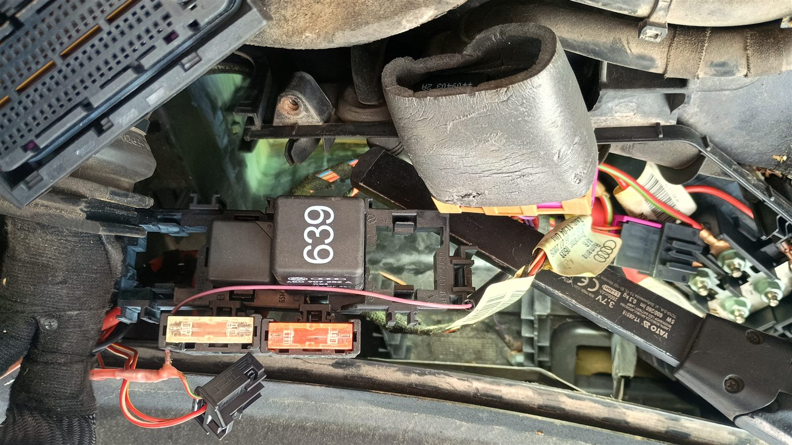 Skrzynka przekaźników i zasilania ECU Audi A6 C6