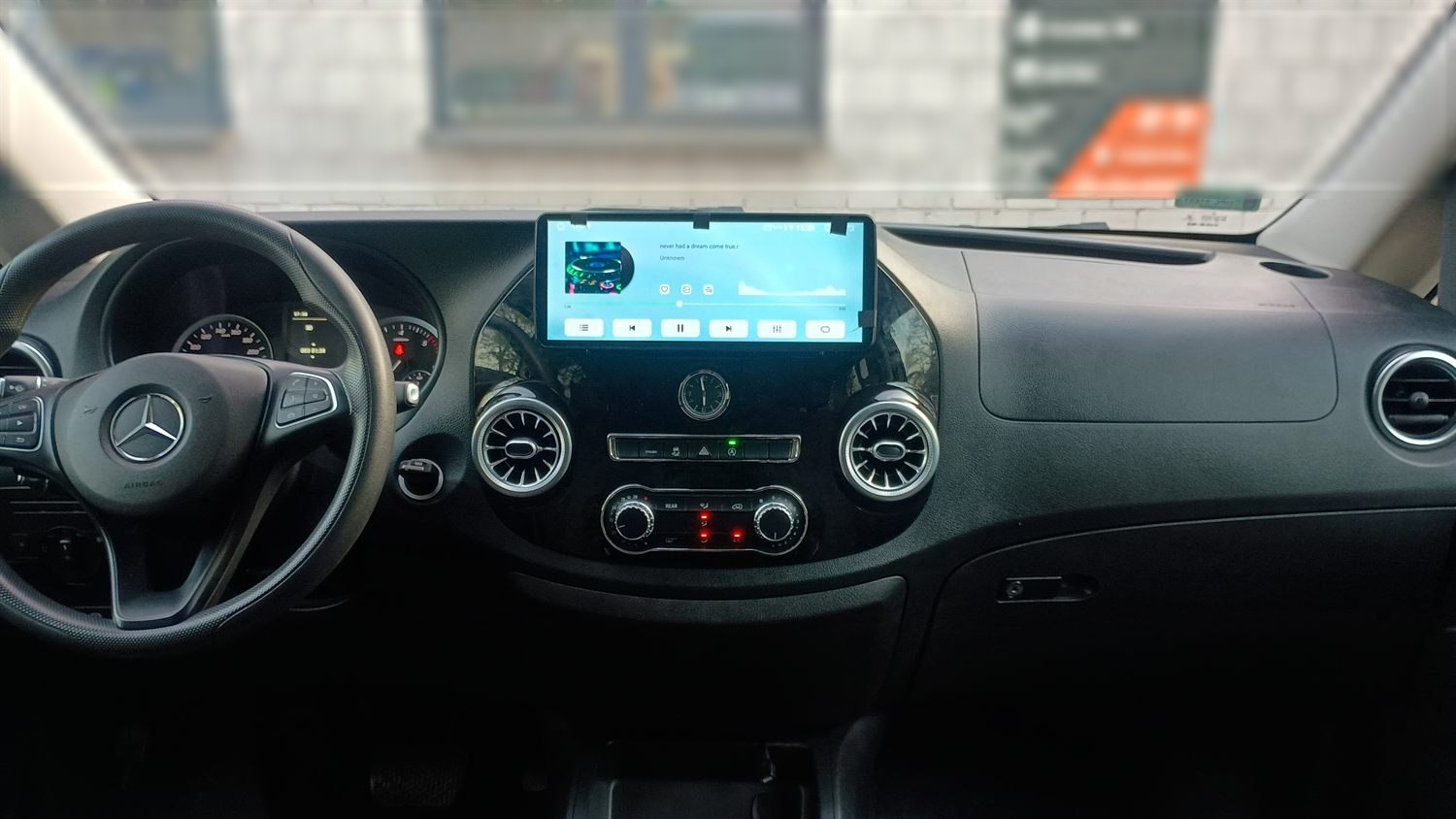 Montaż radia Android Mercedes Vito