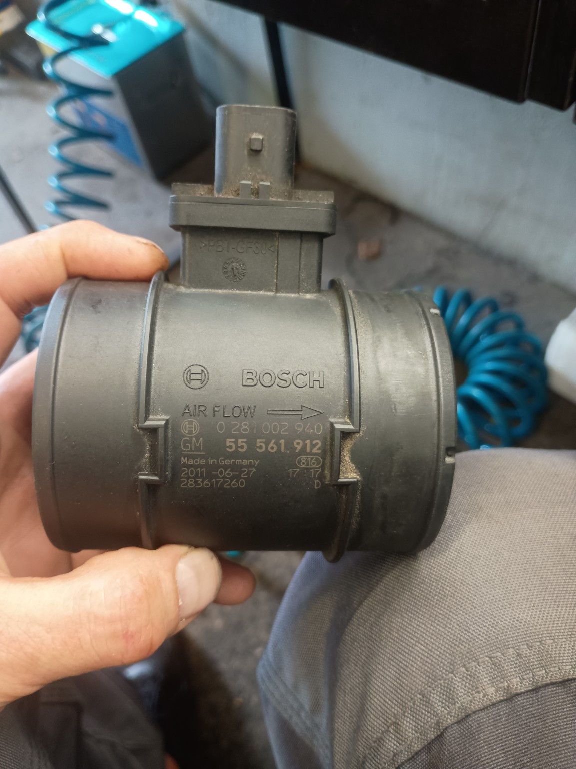 Przepływomierz Bosch 0281002940 / GM 55561912 – widok z przodu