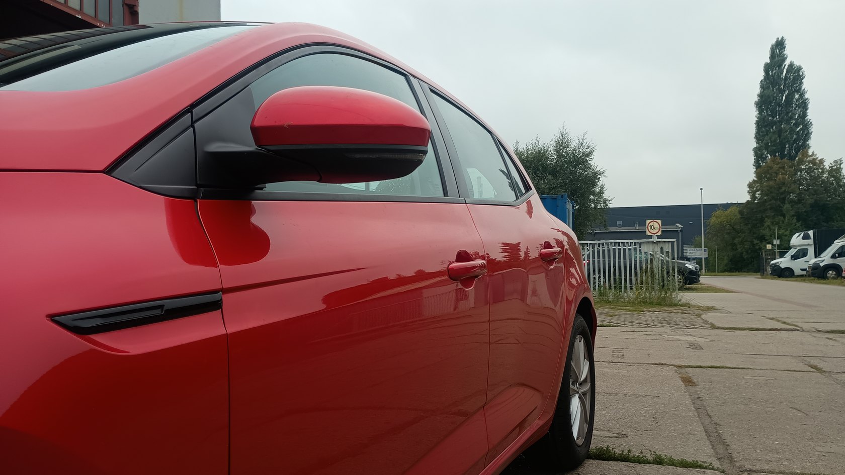 Lusterko boczne Renault Megane IV przed montażem kamery 360