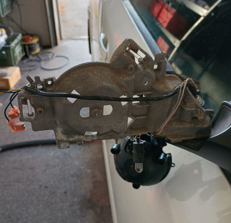 Kontrola instalacji elektrycznej lusterka bocznego Skoda Octavia