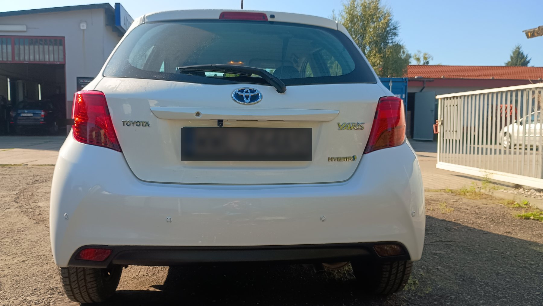 Toyota Yaris Hybrid po montażu kamery cofania